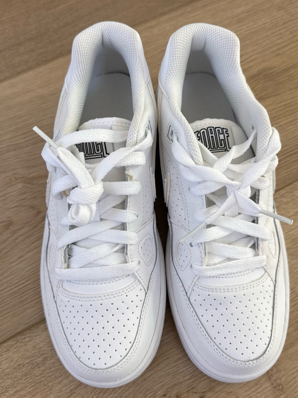 Nike Kids Boy's Son of Force Big Kid White/6.5Y New without box
